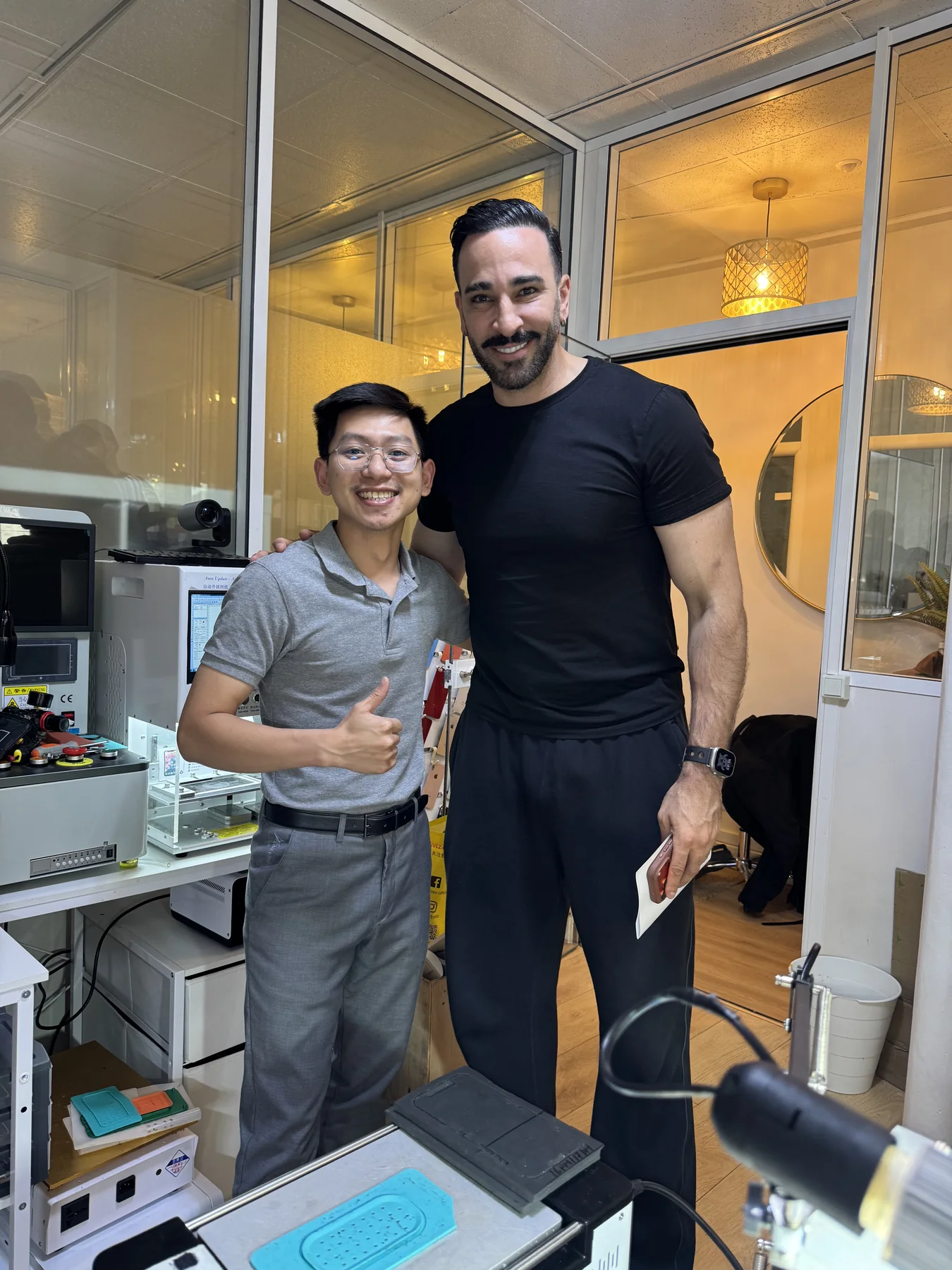 Adil Rami photographié à l’atelier ScreenFix